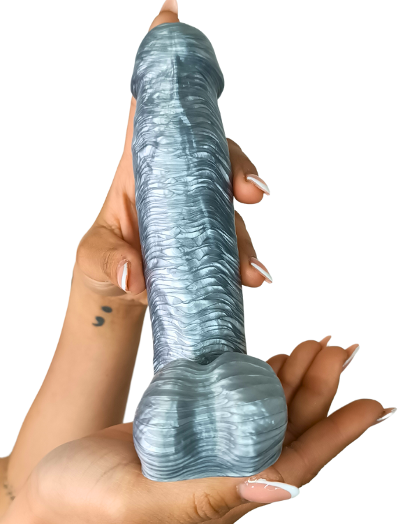 Dildo Exótic Plata Con Ventosa | Heywood 18cm